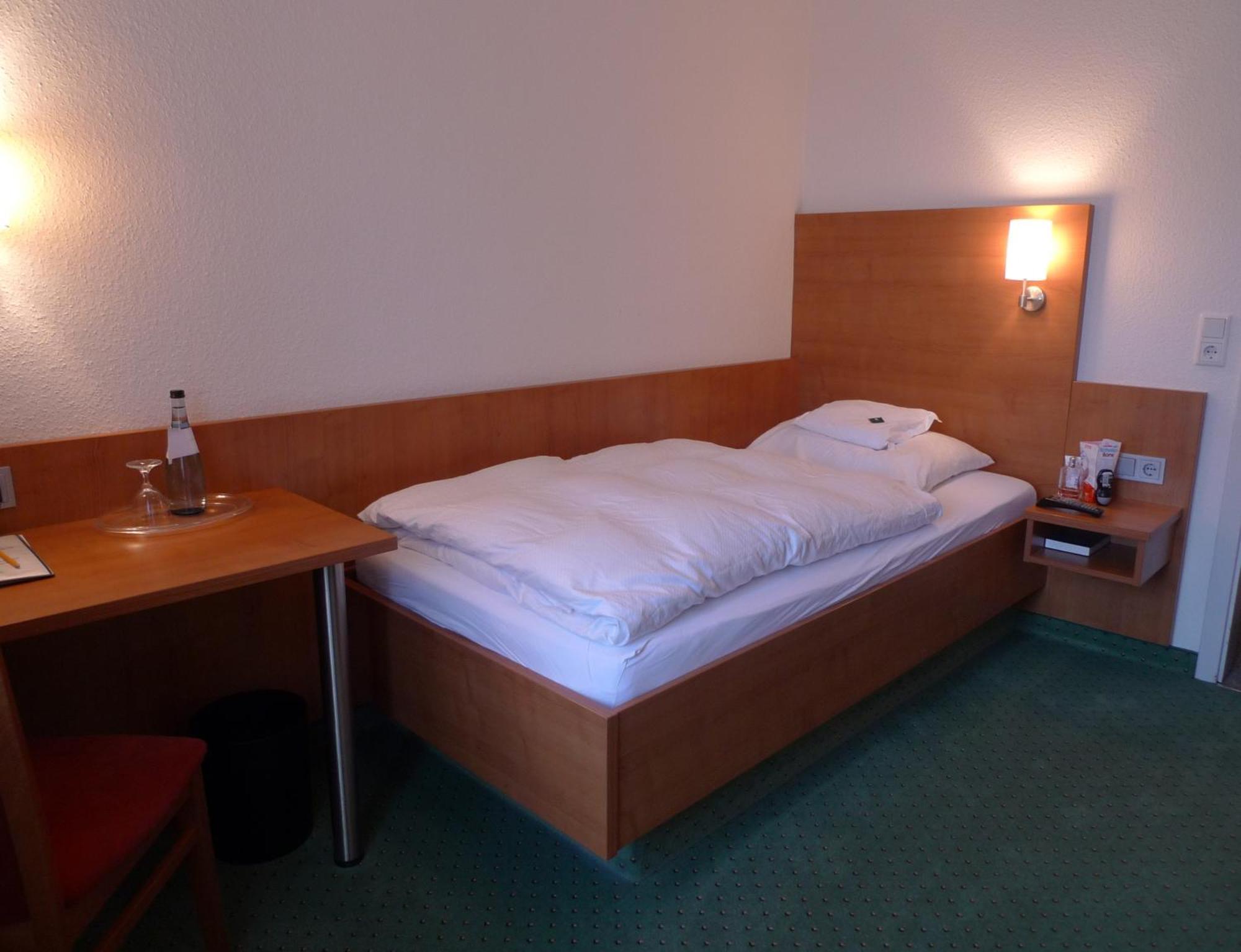 Hotel-Restaurant Roter Ochsen 라우하임 객실 사진
